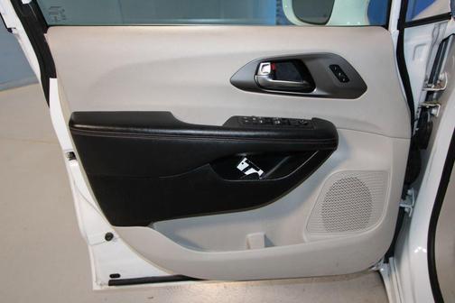 2020 Chrysler Pacifica Touring-L