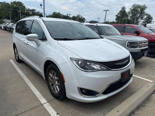 2020 Chrysler Pacifica Touring-L