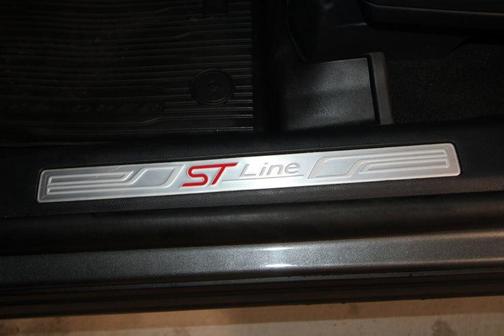 Gray Metallic 2025 Ford Explorer ST-Line