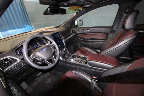 White Metallic 2022 Ford Edge Titanium