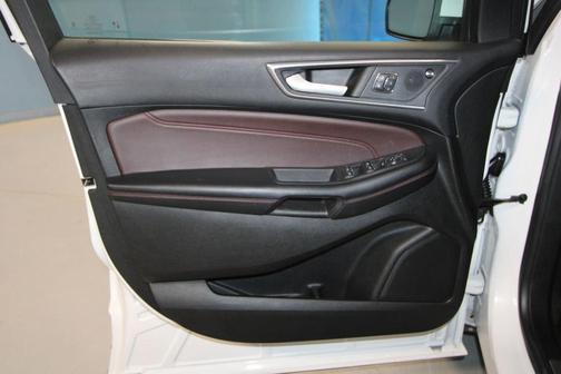 White Metallic 2022 Ford Edge Titanium