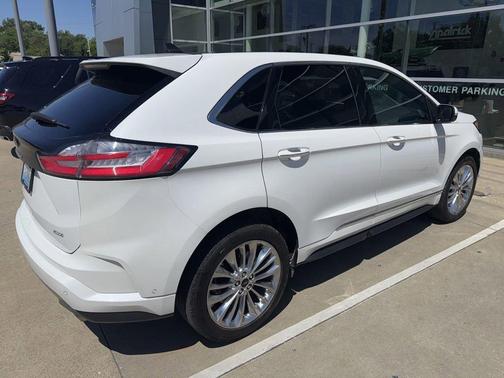 White Metallic 2022 Ford Edge Titanium