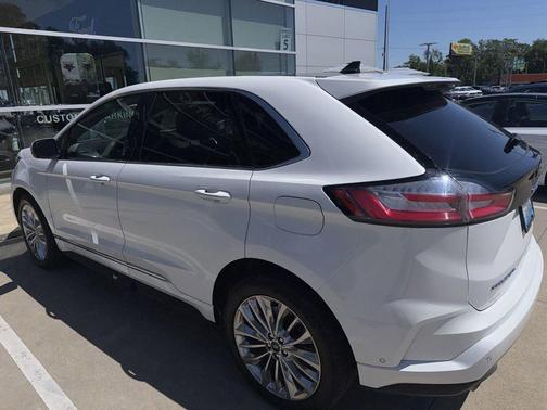 White Metallic 2022 Ford Edge Titanium
