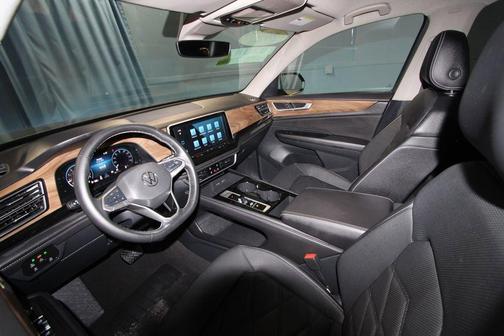 2025 Volkswagen Atlas 2.0T SE