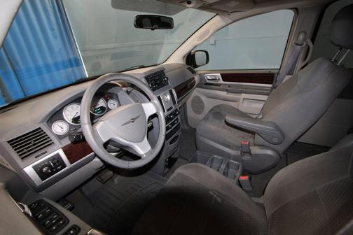 2010 Chrysler Town & Country Touring