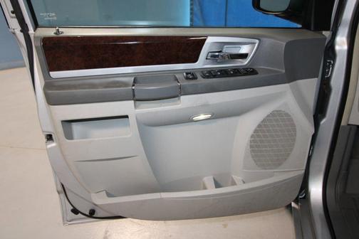 2010 Chrysler Town & Country Touring