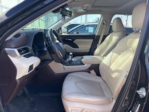 2021 Toyota Highlander Hybrid XLE