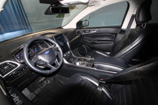 Black Metallic 2024 Ford Edge SEL