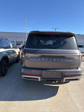 2025 INFINITI QX80 Luxe