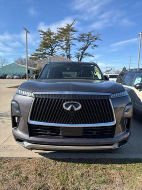 2025 INFINITI QX80 Luxe