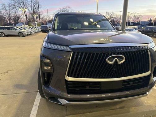 2025 INFINITI QX80 Luxe