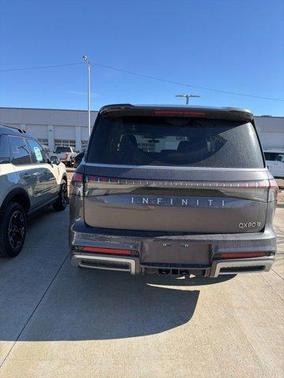 2025 INFINITI QX80 Luxe