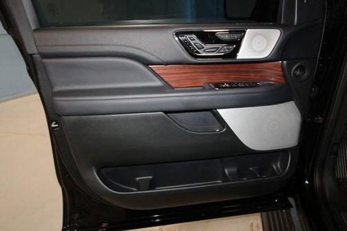 Black Metallic 2024 Lincoln Navigator L Reserve