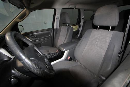 2005 Mazda Tribute i