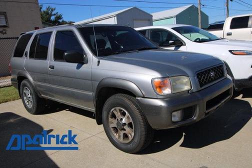 Gray 2000 Nissan Pathfinder