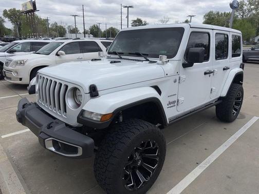 Bright White Clearcoat 2018 Jeep Wrangler Unlimited Sahara