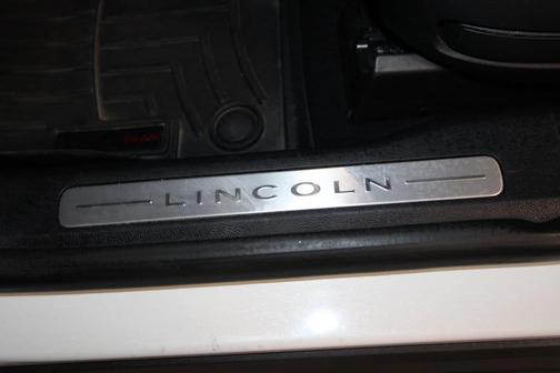 White Metallic 2024 Lincoln Corsair Reserve