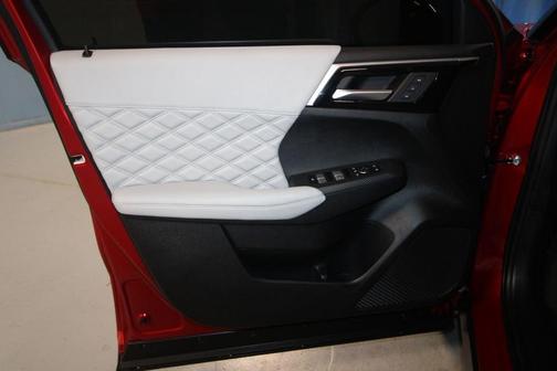 2024 Mitsubishi Outlander 