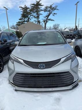 2024 Toyota Sienna XLE