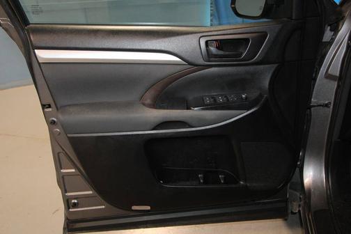 2017 Toyota Highlander LE