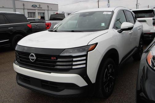 Aspen White Tricoat 2025 Nissan Kicks SR