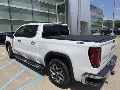 White Frost Tri-Coat 2022 GMC Sierra 1500 SLT
