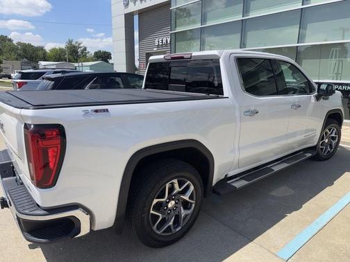 White Frost Tri-Coat 2022 GMC Sierra 1500 SLT