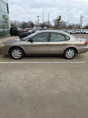 2005 Ford Taurus SE