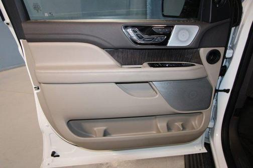 White Metallic 2024 Lincoln Navigator L Reserve