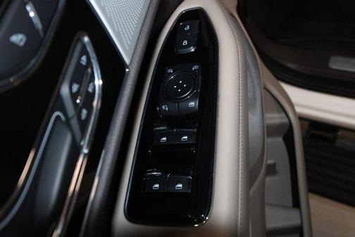 White Metallic 2024 Lincoln Navigator L Reserve