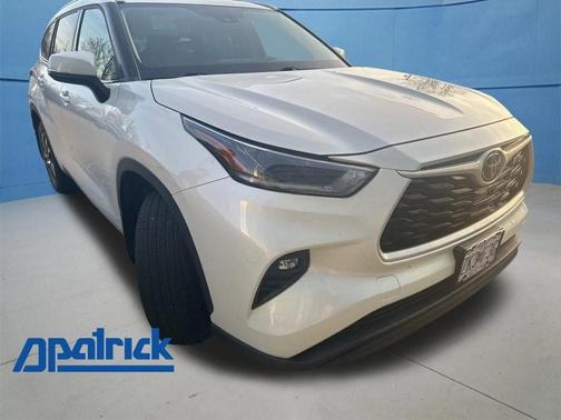 White 2021 Toyota Highlander XLE