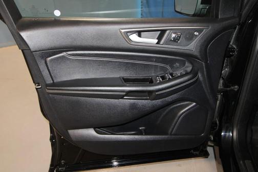 Black 2020 Ford Edge Titanium
