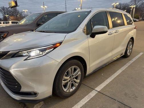 2024 Toyota Sienna Platinum 7 Passenger