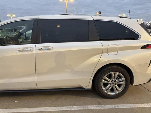 2024 Toyota Sienna Platinum 7 Passenger