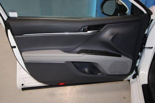 2024 Toyota Camry Hybrid SE