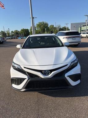 Ice 2024 Toyota Camry Hybrid SE