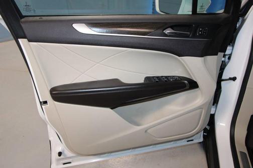 White Platinum Clearcoat Metallic 2019 Lincoln MKC Reserve