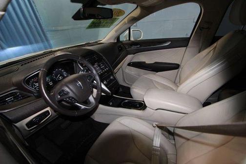 White Platinum Clearcoat Metallic 2019 Lincoln MKC Reserve