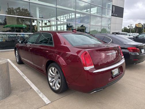 2018 Chrysler 300 Touring