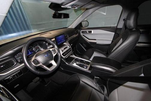 White Metallic 2024 Ford Explorer XLT