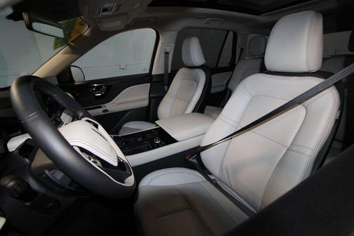 Black Metallic 2026 Lincoln Aviator Premiere