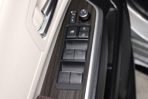 2024 Toyota Sienna Platinum 7 Passenger