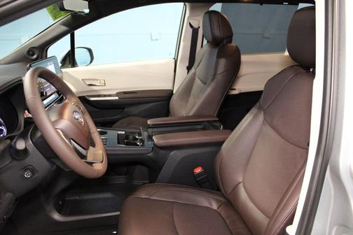 2024 Toyota Sienna Platinum 7 Passenger