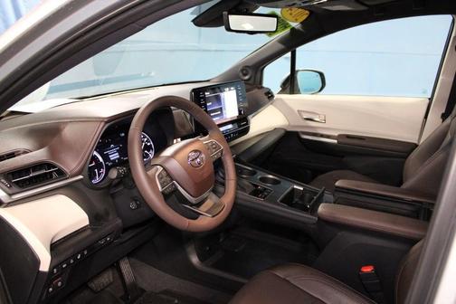 2024 Toyota Sienna Platinum 7 Passenger
