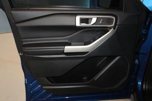 Blue Metallic 2022 Ford Explorer XLT