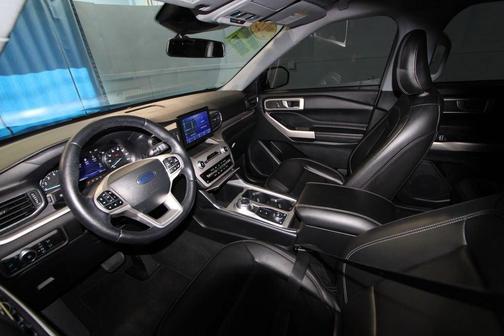 Blue Metallic 2022 Ford Explorer XLT