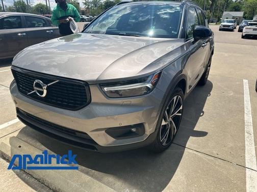 2022 Volvo XC40 T5 R-Design