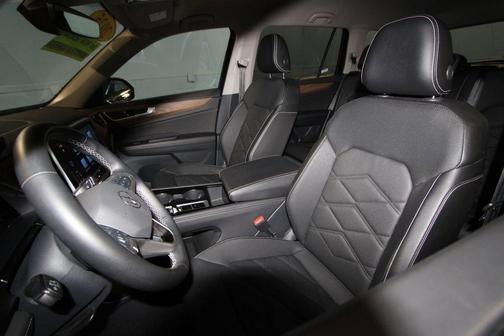 2025 Volkswagen Atlas 2.0T SE