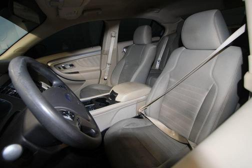 Magnetic 2018 Ford Taurus SE