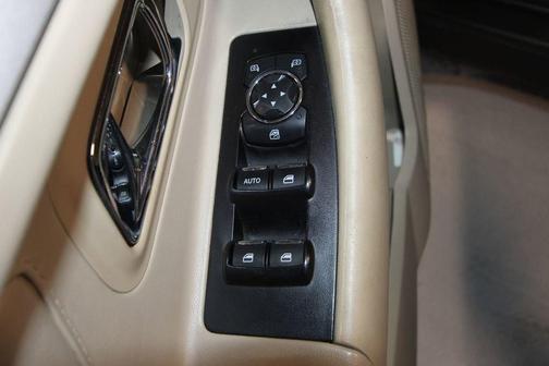 Magnetic 2018 Ford Taurus SE